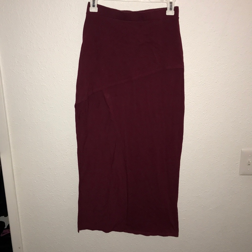Long skirt with leg slit
